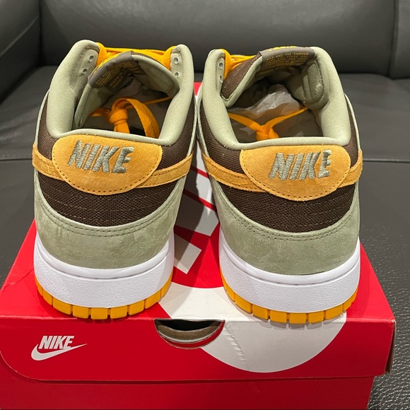 SOLD!!!! BRAND NEW NIKE DUNK LOW SE DUSTY OLIVE - Picture 3 of 6